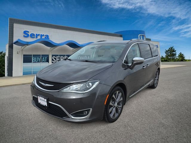 Used 2018 Chrysler Pacifica Limited w/ Tire & Wheel Group image 1