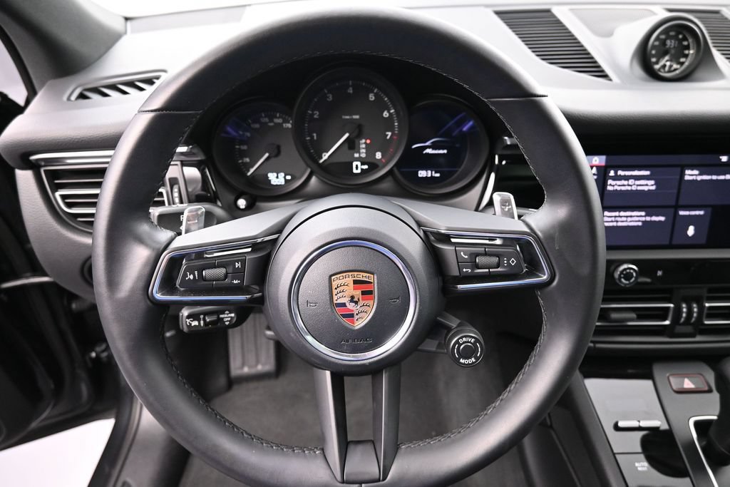 Certified 2026 Porsche Macan AWD/4WD image 12