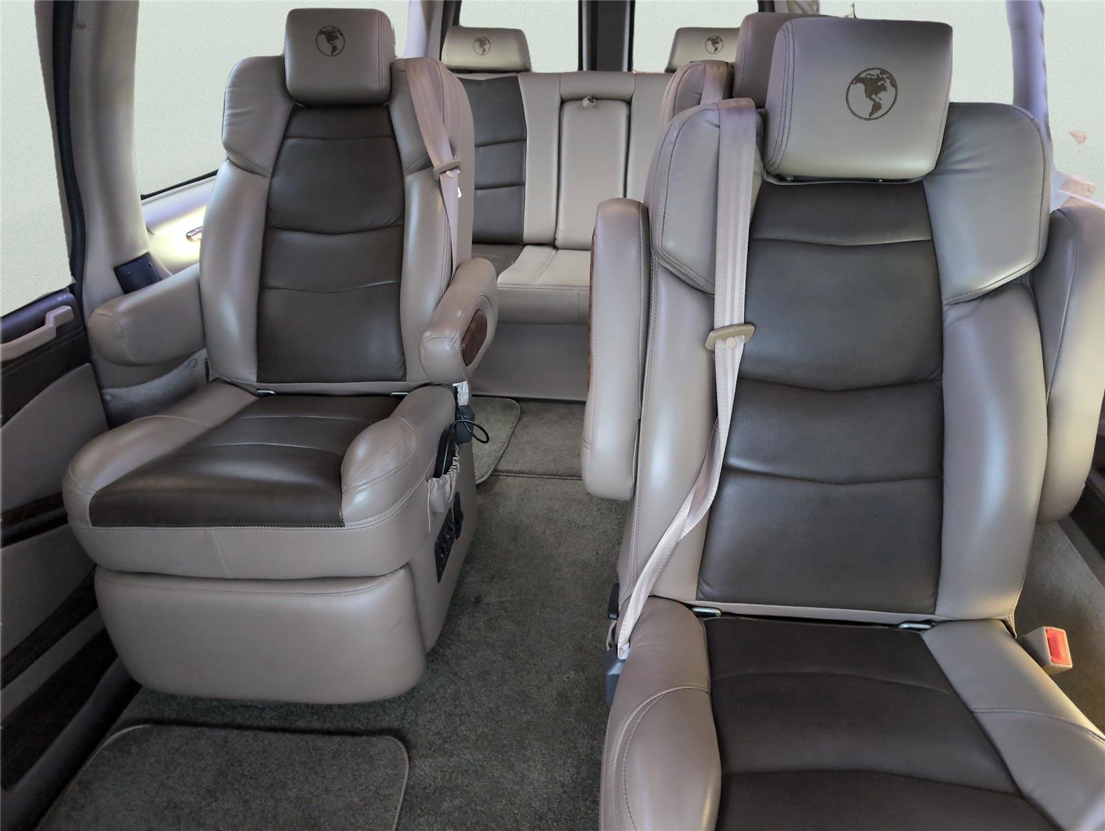 Used 2022 Chevrolet Express 2500 Extended w/ Enhanced Convenience Package image 22