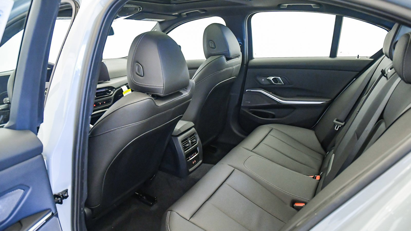 New 2026 BMW 330i Sedan w/ M Sport Package image 21