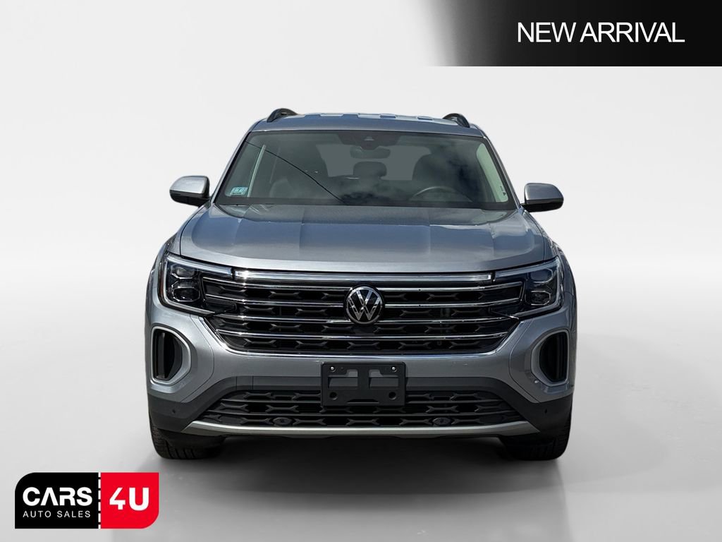 Used 2025 Volkswagen Atlas SE image 2