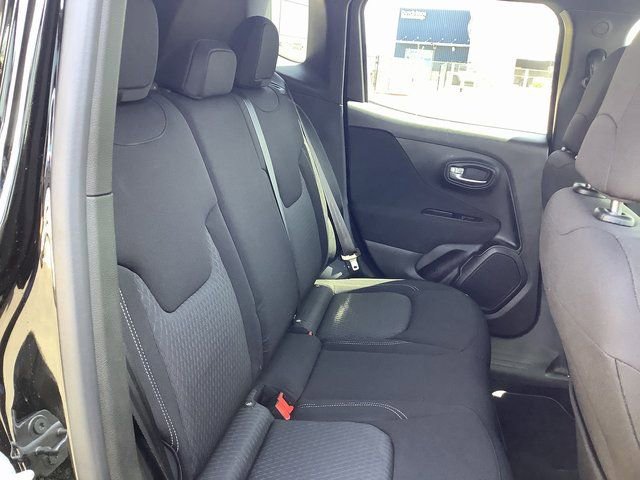 Used 2021 Jeep Renegade Latitude w/ Luxury Group II AWD/4WD image 32
