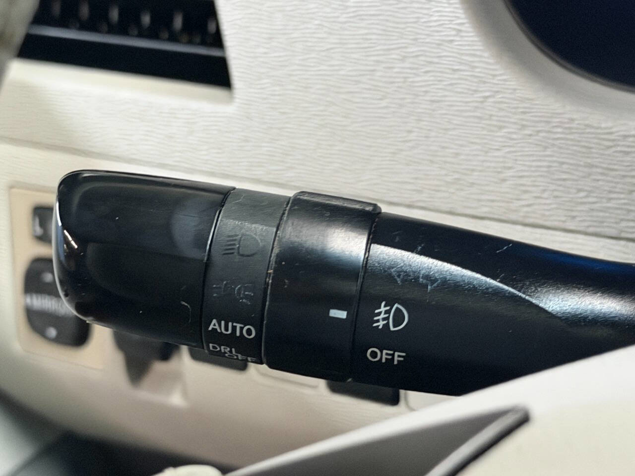 Used 2013 Toyota Sienna XLE image 35