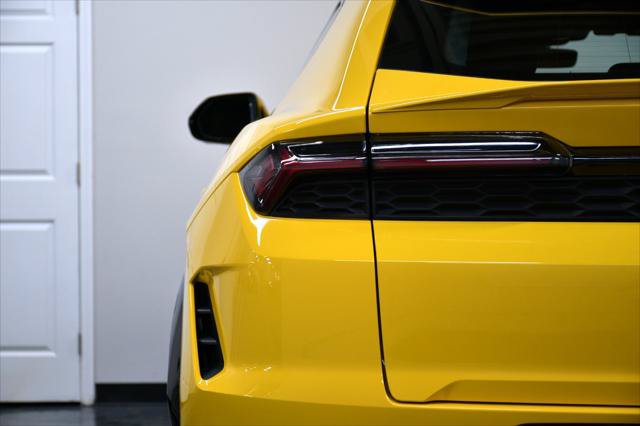 Used 2025 Lamborghini Urus SE AWD/4WD image 14