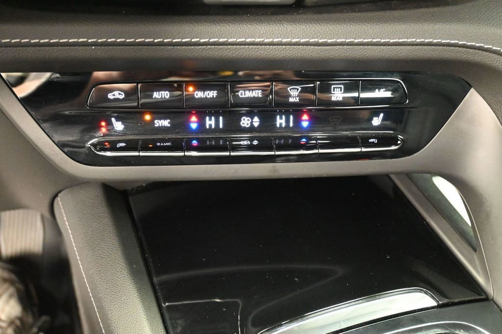 Used 2021 Buick Envision Essence w/ Sport Touring Package AWD/4WD image 33
