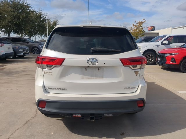 Used 2017 Toyota Highlander XLE w/ Carpet Mat Package image 6