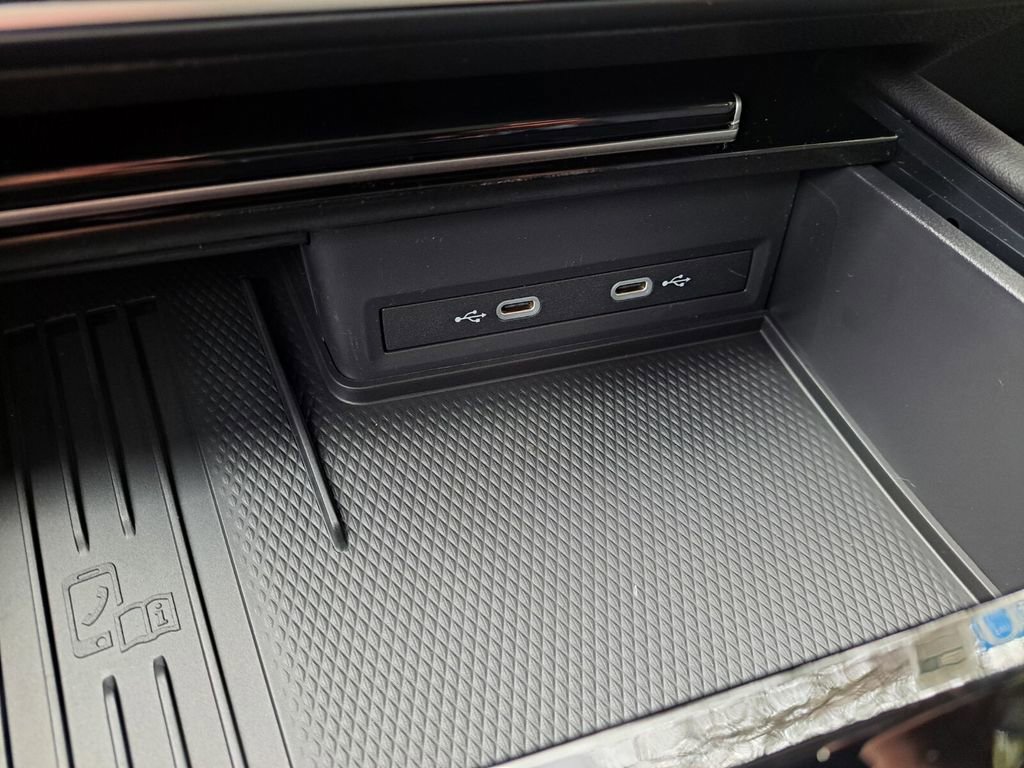 Used 2025 Volkswagen Atlas Peak Edition SE image 16