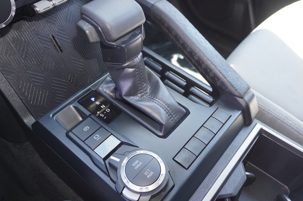 Certified 2025 Toyota Tacoma SR5 AWD/4WD image 18