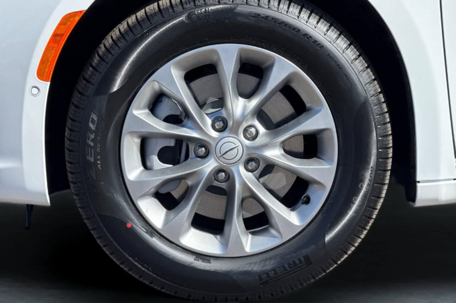 New 2026 Chrysler Pacifica Limited AWD/4WD image 31