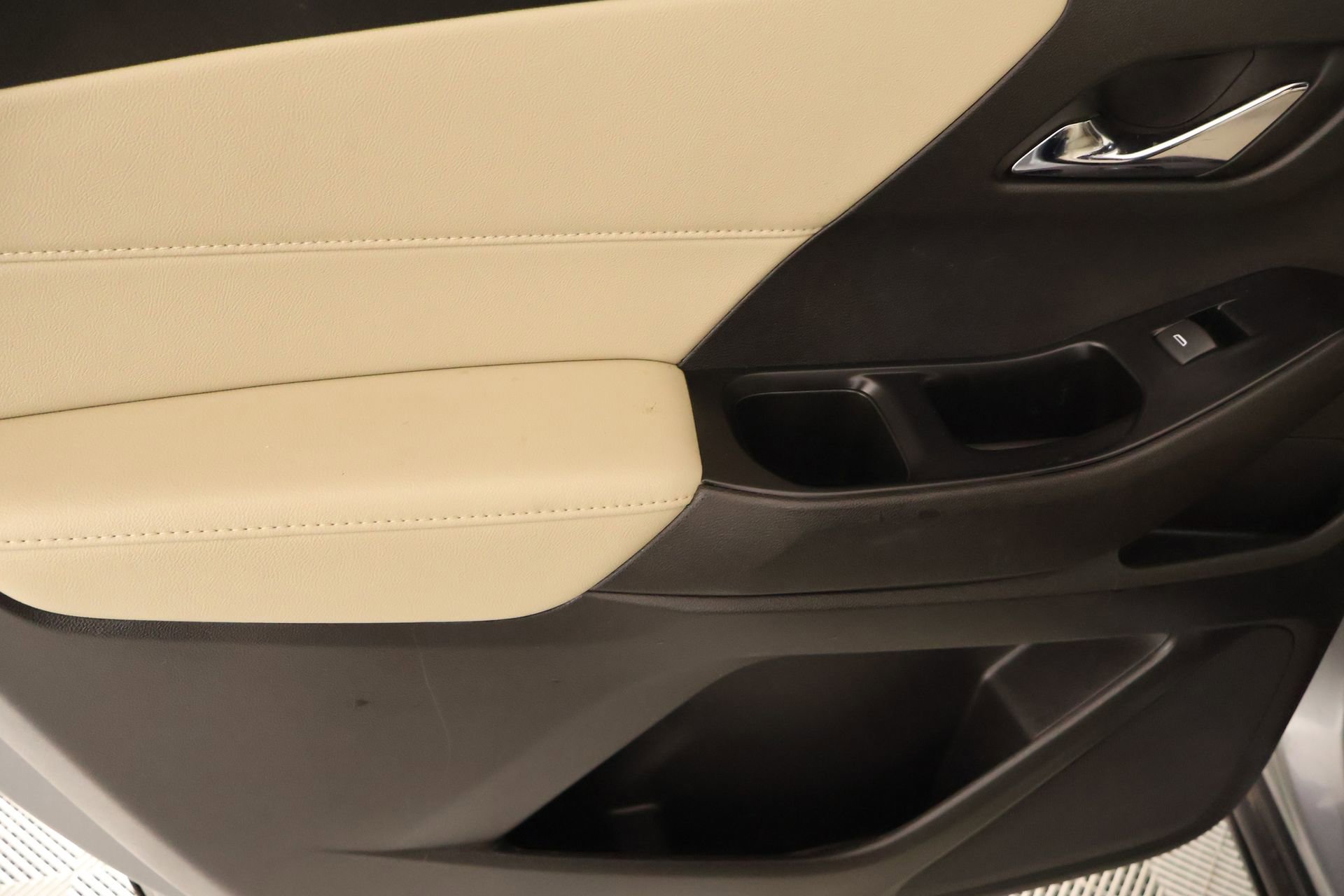 Used 2023 Chevrolet Traverse LS image 16