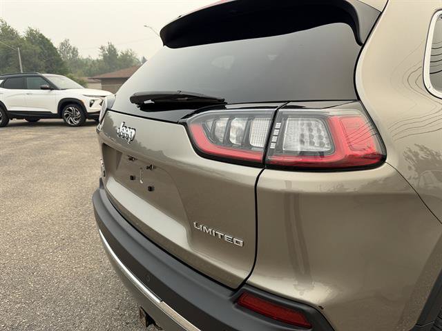 Used 2019 Jeep Cherokee Limited w/ Luxury Group AWD/4WD image 18