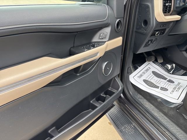 Used 2024 Ford Expedition Limited image 19