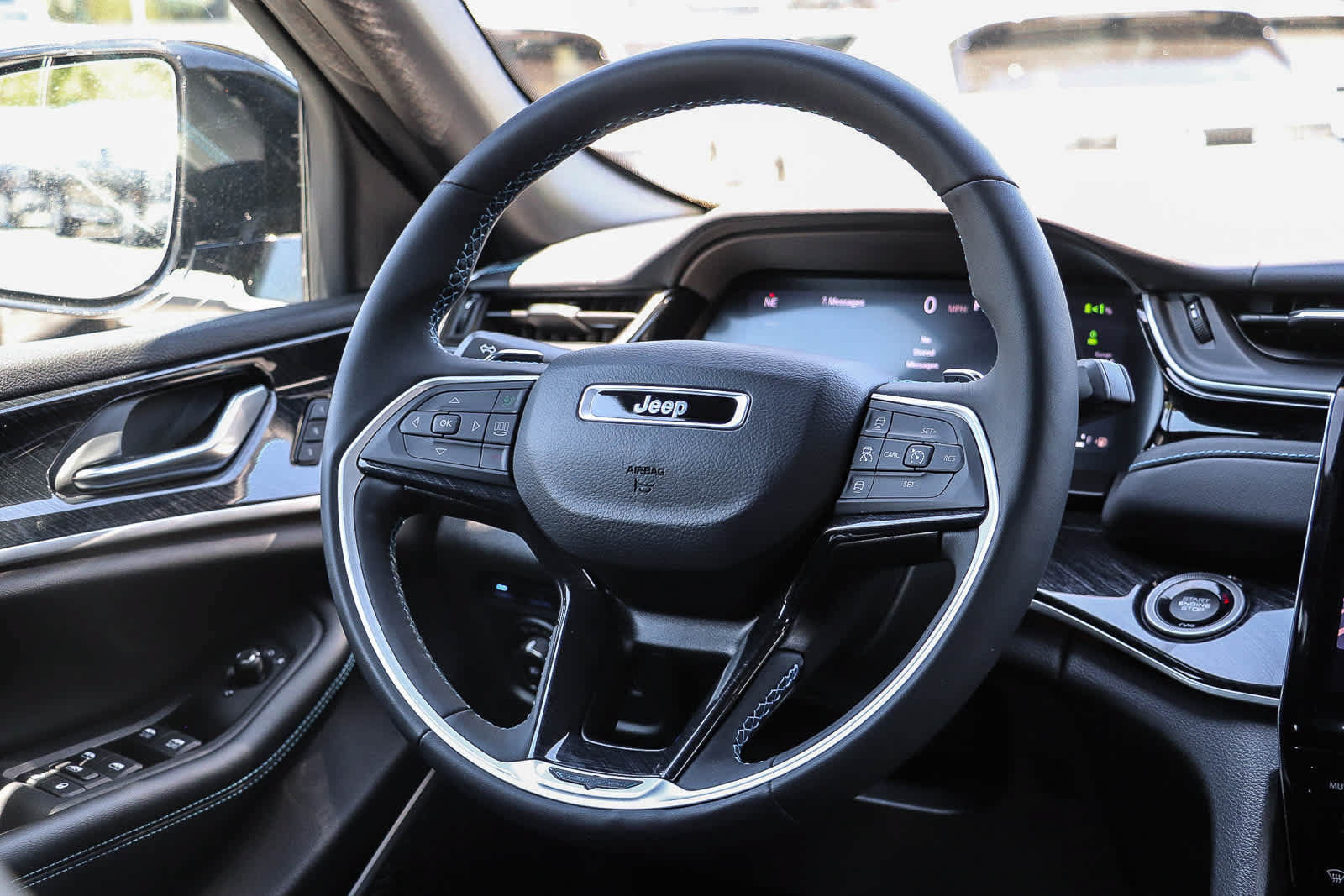 Used 2022 Jeep Grand Cherokee Trailhawk w/ Luxury Tech Group III AWD/4WD image 16
