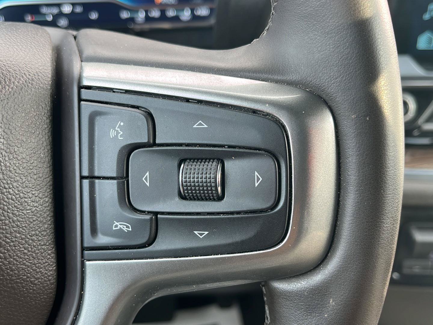 Used 2025 Chevrolet Silverado 1500 LT AWD/4WD image 15