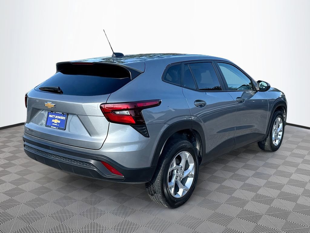 Used 2025 Chevrolet Trax LS w/ LS Convenience Package image 5