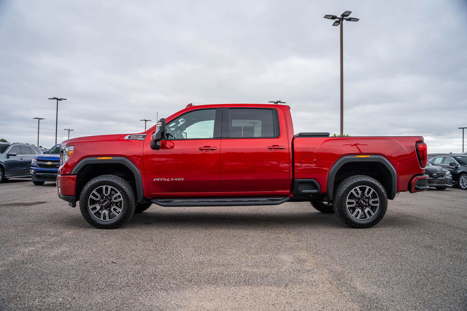 Used 2022 GMC Sierra 2500 AT4 w/ AT4 Premium Plus Package AWD/4WD image 10