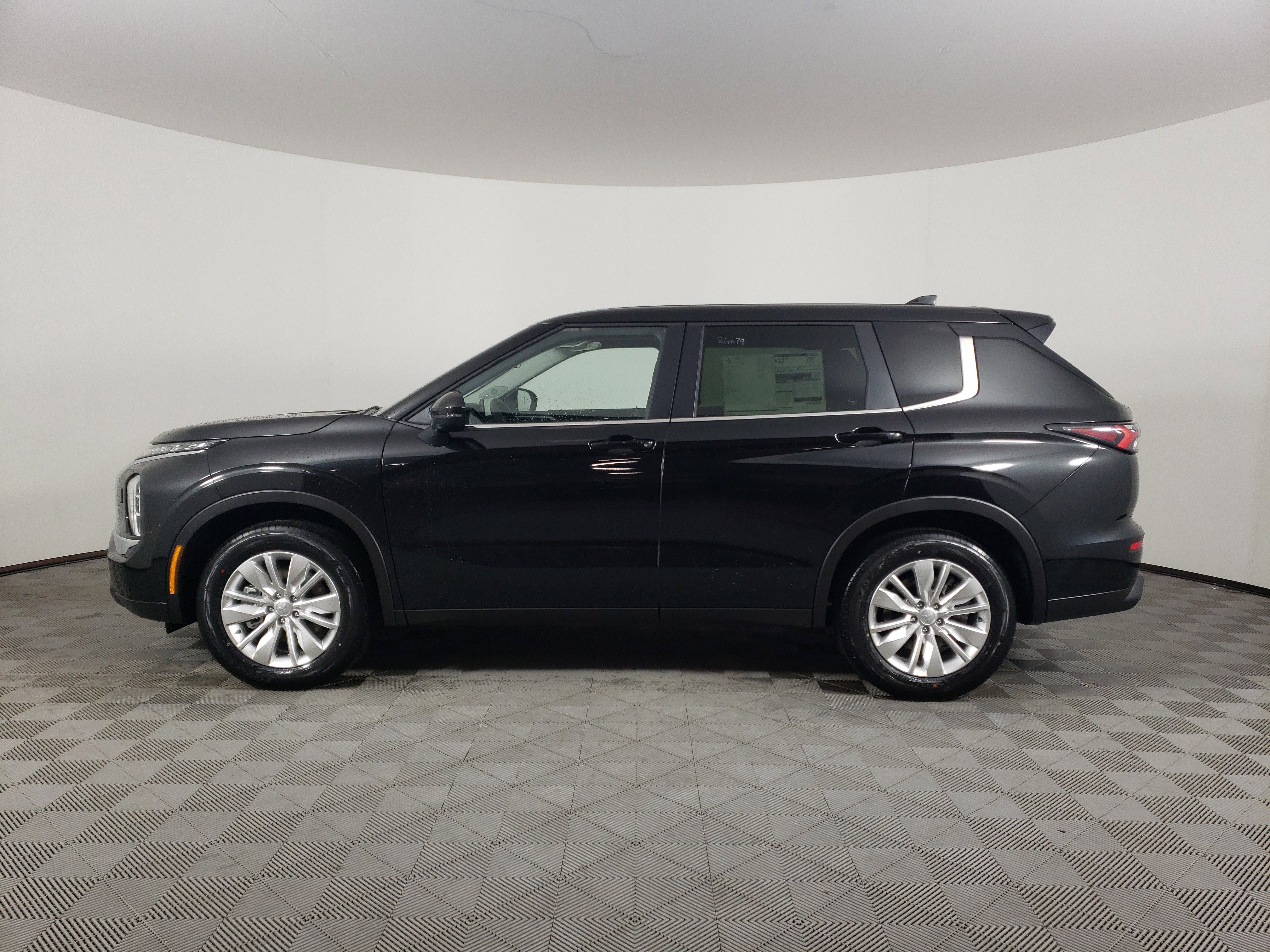 New 2026 Mitsubishi Outlander ES image 3