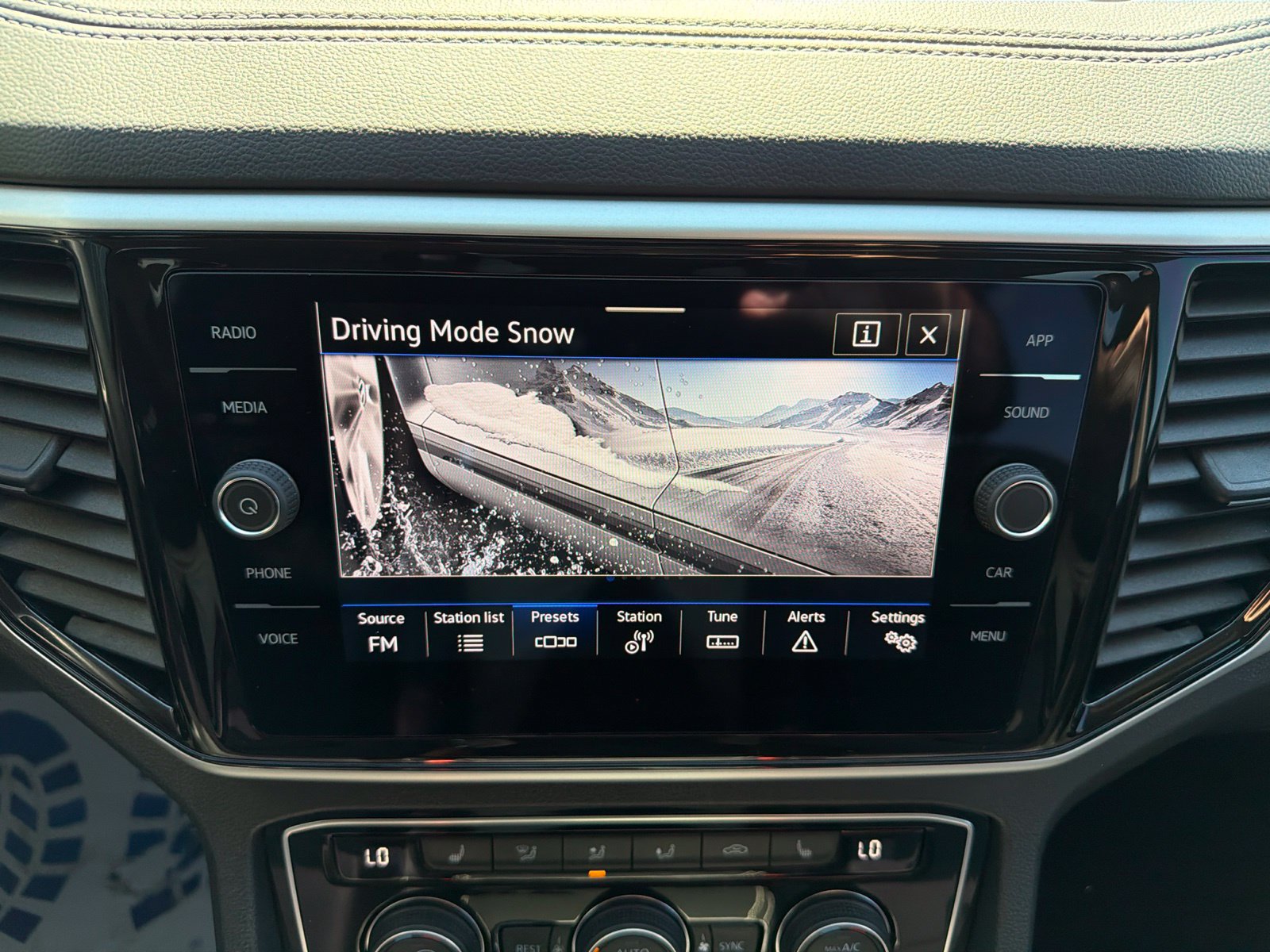 Certified 2023 Volkswagen Atlas SE AWD/4WD image 32