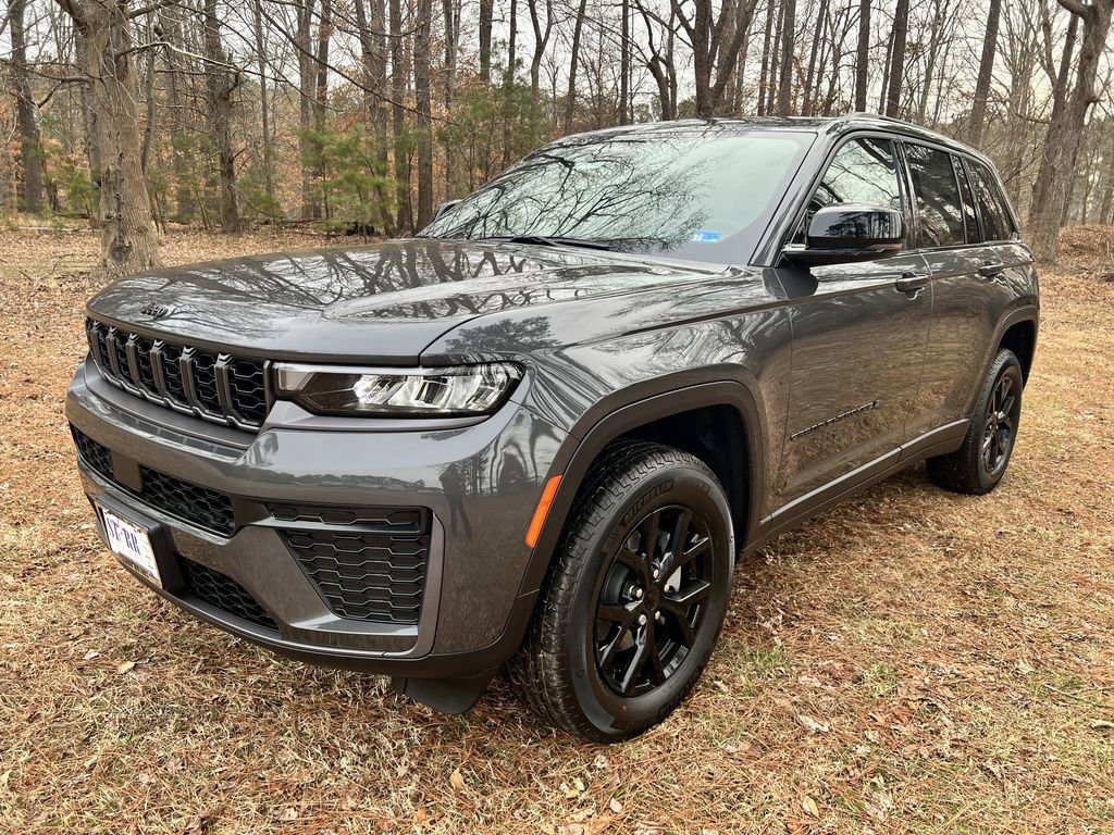 New 2026 Jeep Grand Cherokee Laredo image 7