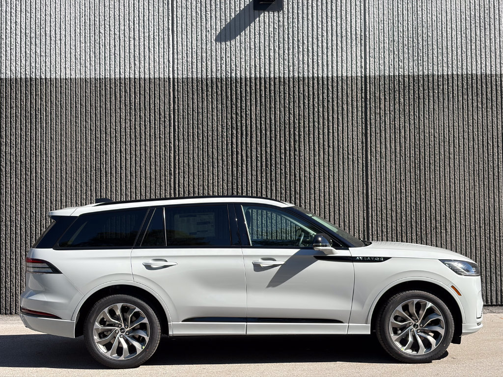 New 2027 Lincoln Aviator AWD image 8