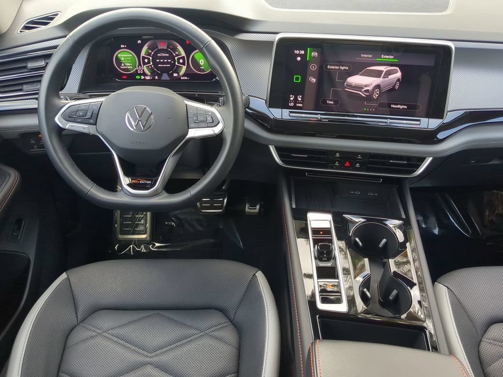 Certified 2025 Volkswagen Atlas Peak Edition SE AWD/4WD image 16