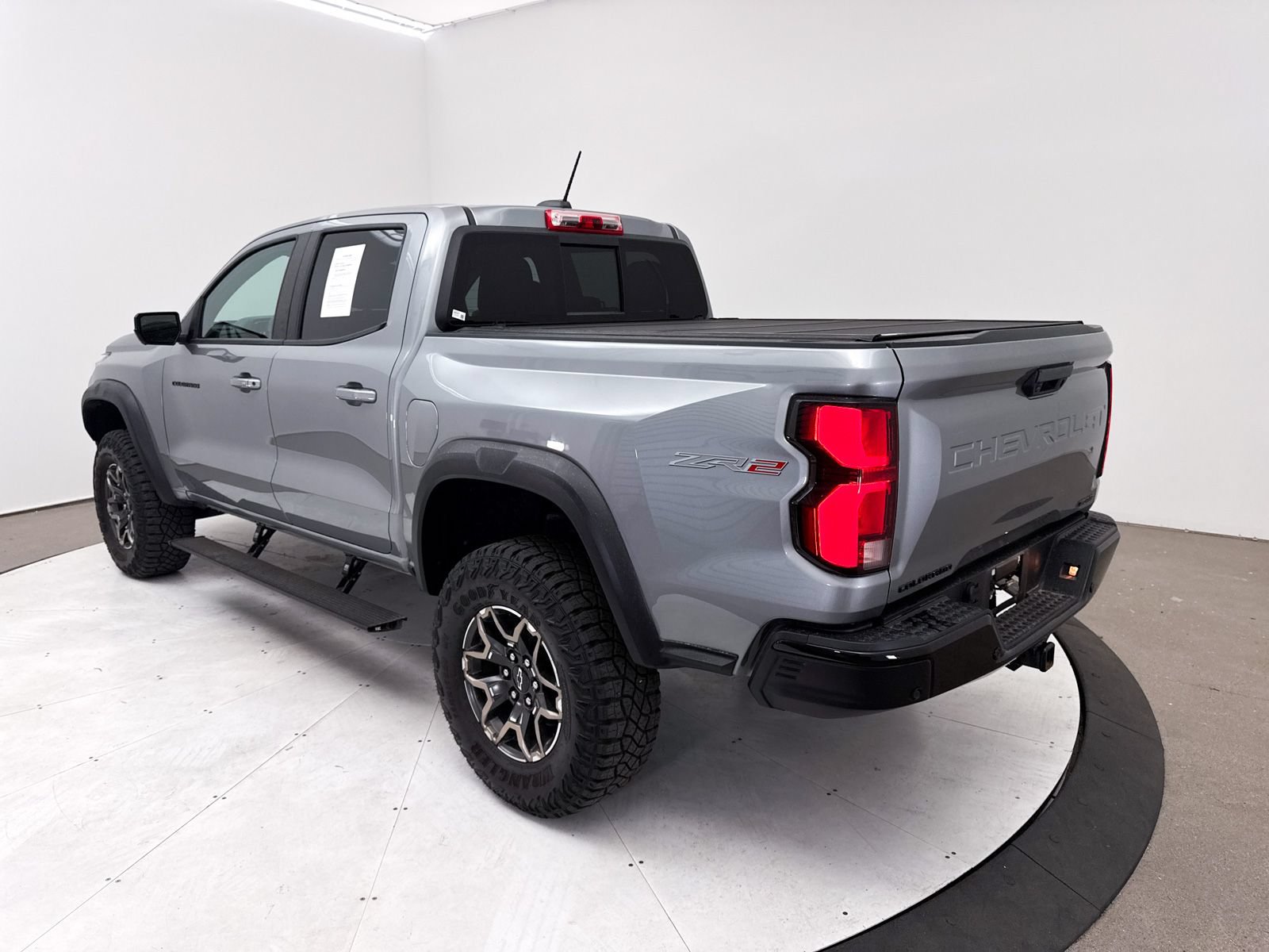 Used 2024 Chevrolet Colorado ZR2 w/ ZR2 Convenience Package III AWD/4WD image 17