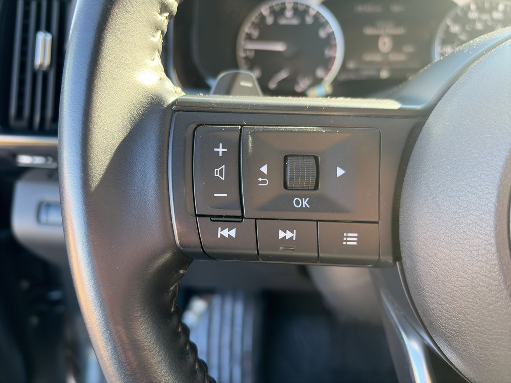 Used 2024 Nissan Pathfinder SV image 18