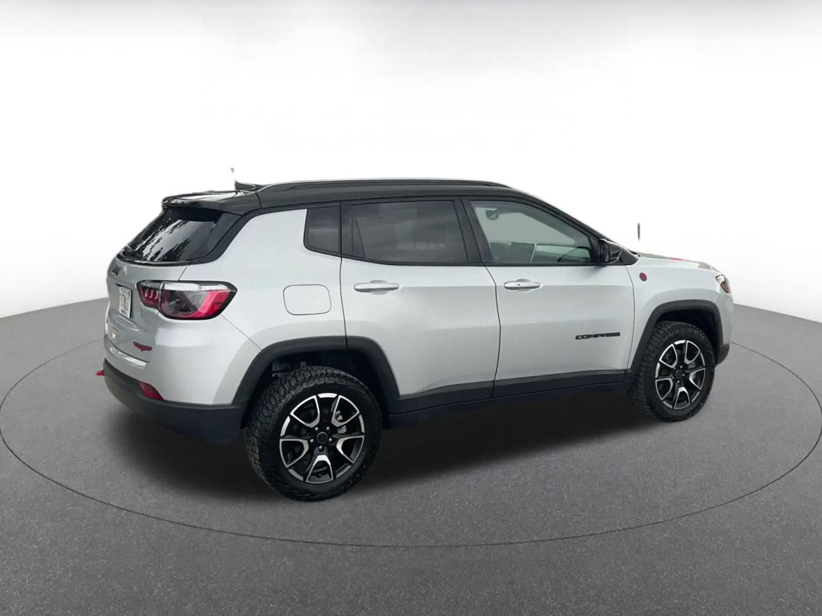 Used 2025 Jeep Compass Trailhawk AWD/4WD image 14