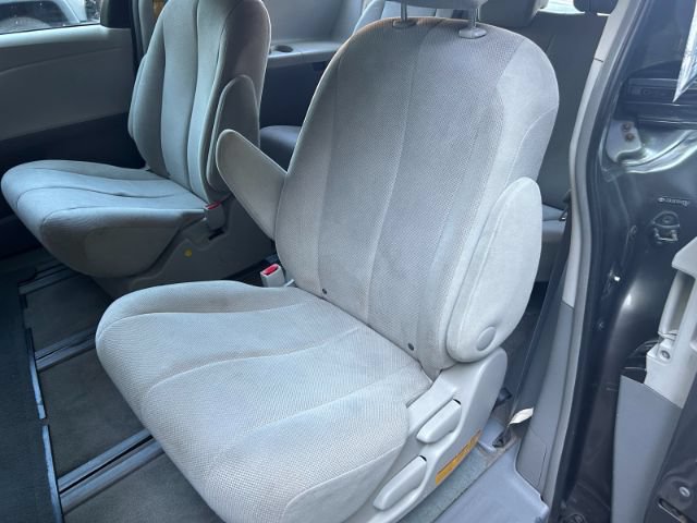 Used 2013 Toyota Sienna L w/ Towing Pkg FWD image 22
