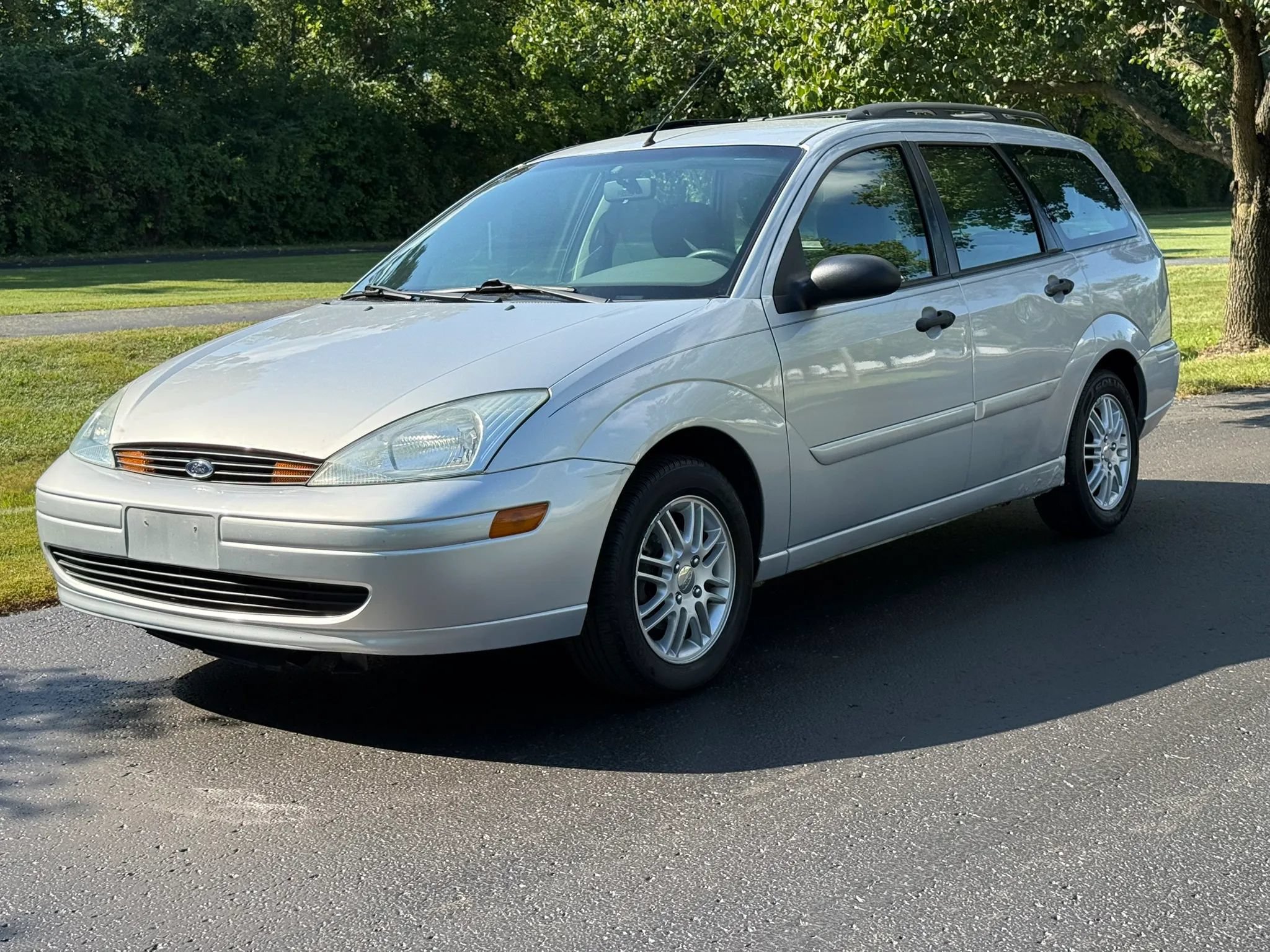 Used 2002 Ford Focus SE FWD image 1