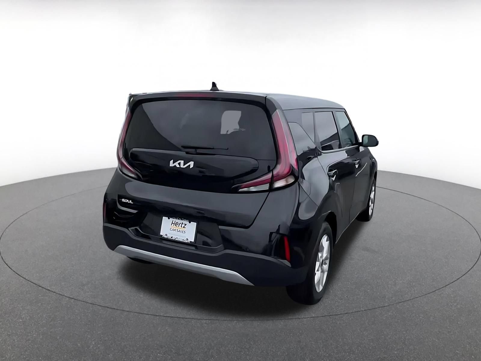 Used 2025 Kia Soul LX w/ LX Technology Package FWD image 13