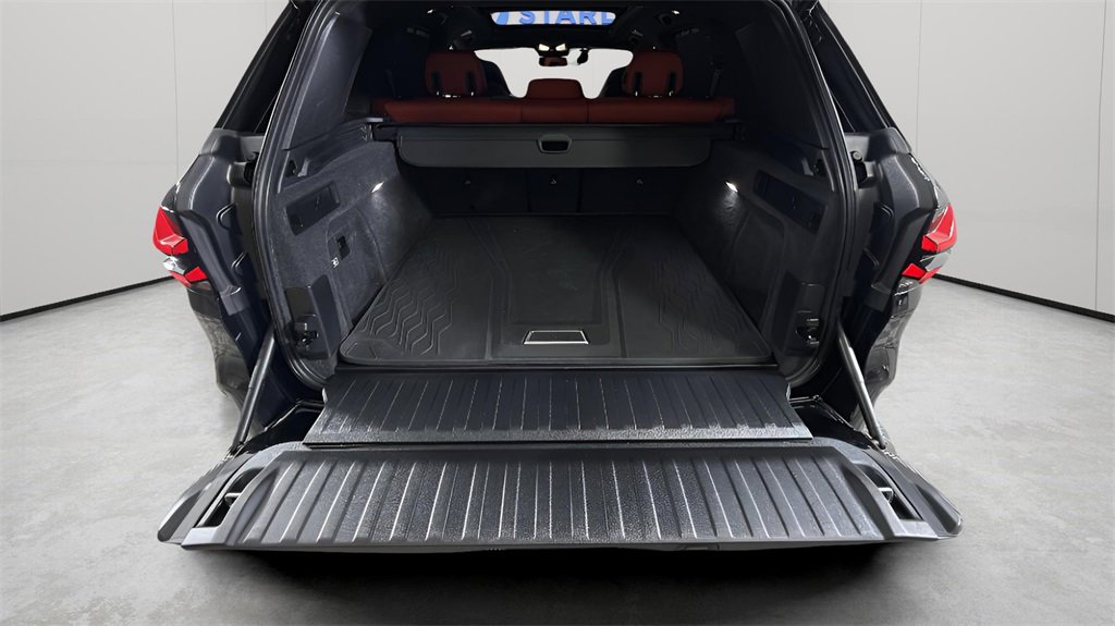Used 2025 BMW X5 M Competition w/ Executive Package image 32