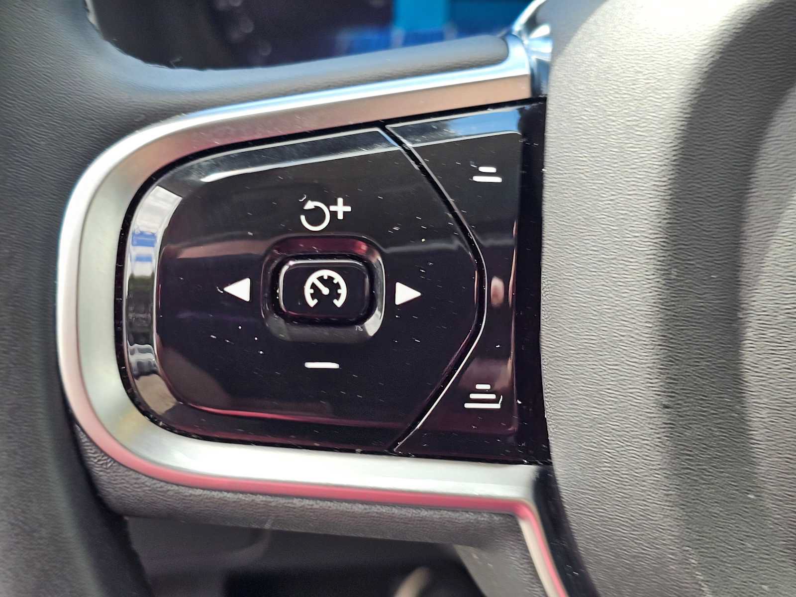 Certified 2025 Volvo XC90 T8 Plus w/ Protection Package Premier AWD/4WD image 33