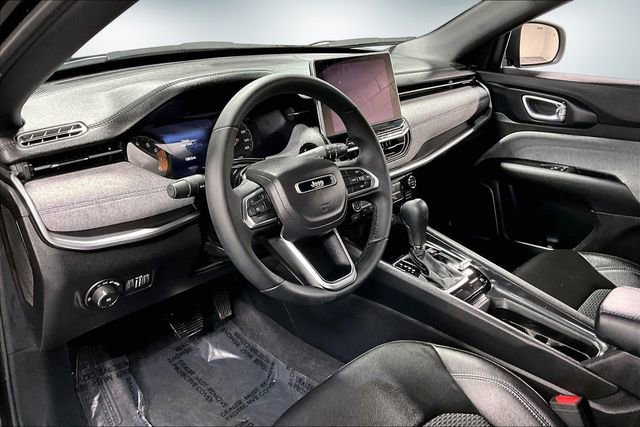 Used 2024 Jeep Compass Latitude image 16