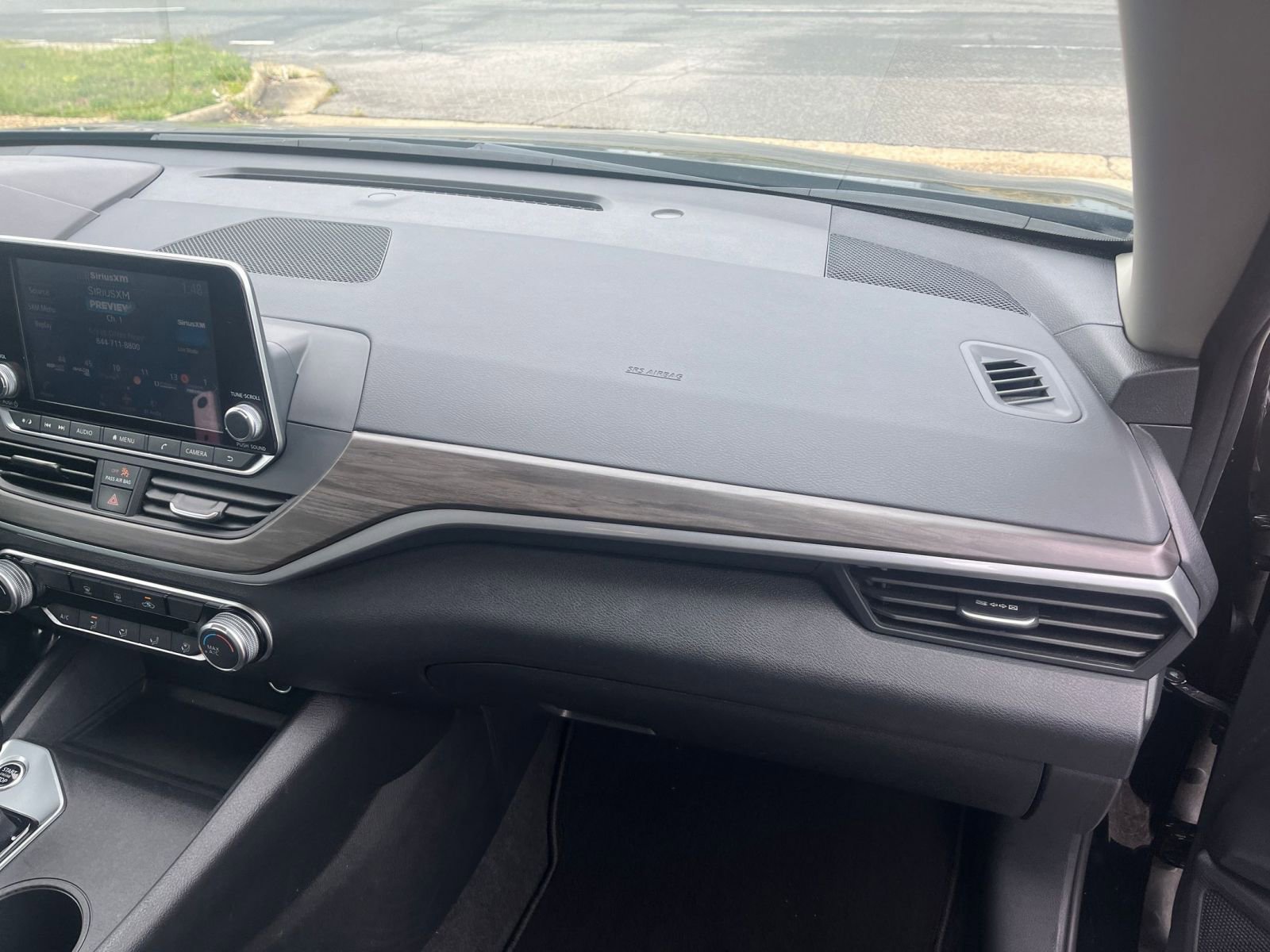 Used 2025 Nissan Altima 2.5 SV FWD image 35