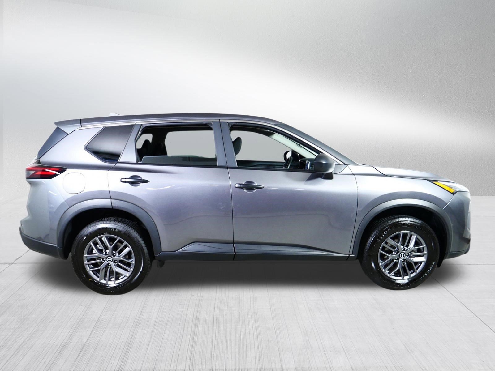 Used 2024 Nissan Rogue S AWD/4WD image 8
