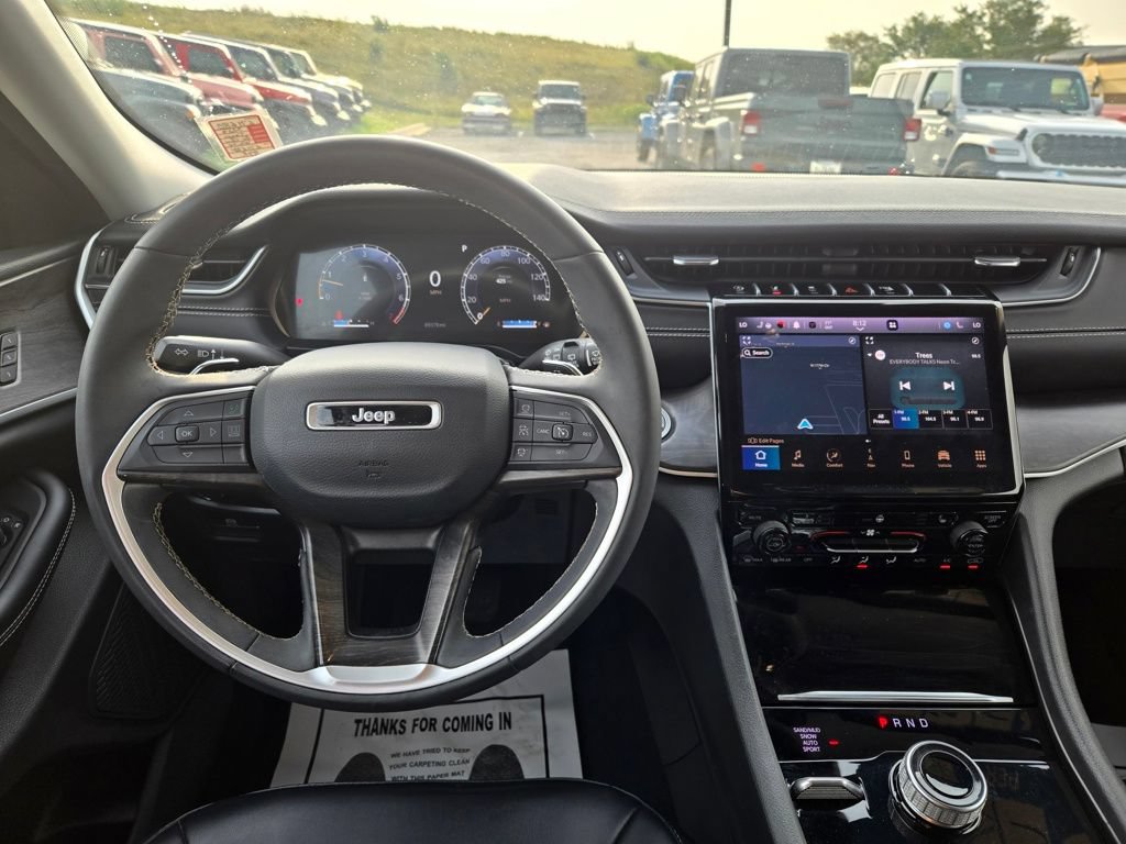 Used 2023 Jeep Grand Cherokee Limited AWD/4WD image 17