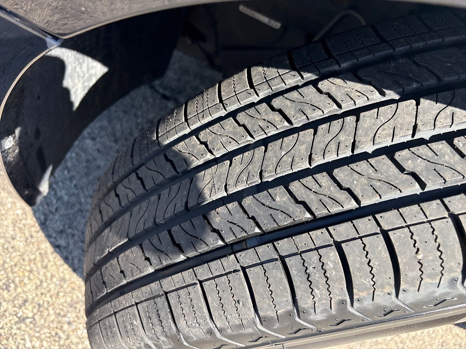 Used 2016 Chrysler Town & Country Touring FWD image 28