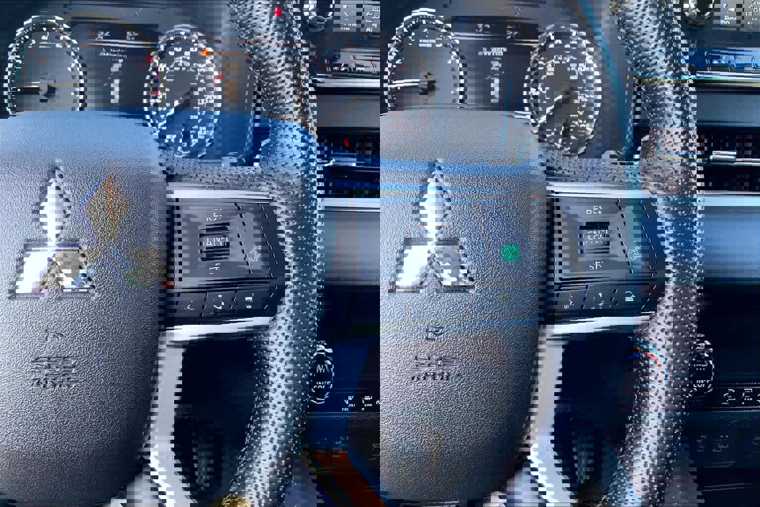 Used 2024 Mitsubishi Outlander SE image 25