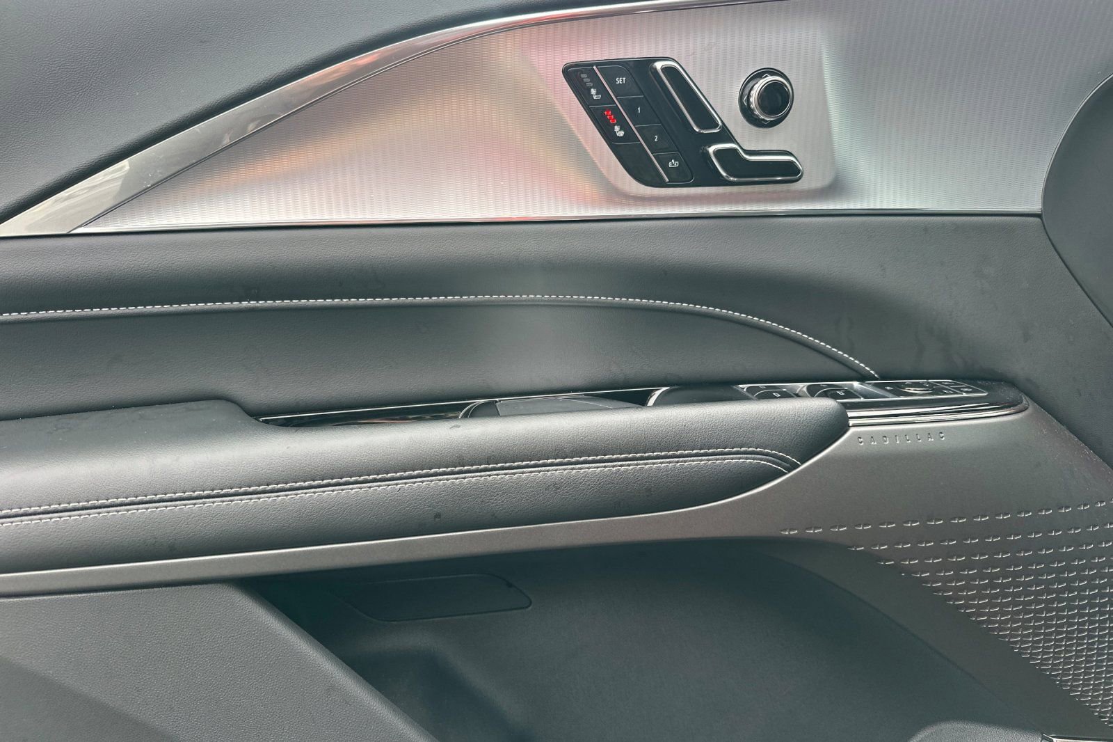 Certified 2024 Cadillac Lyriq Tech w/ Driver Assist Package image 11