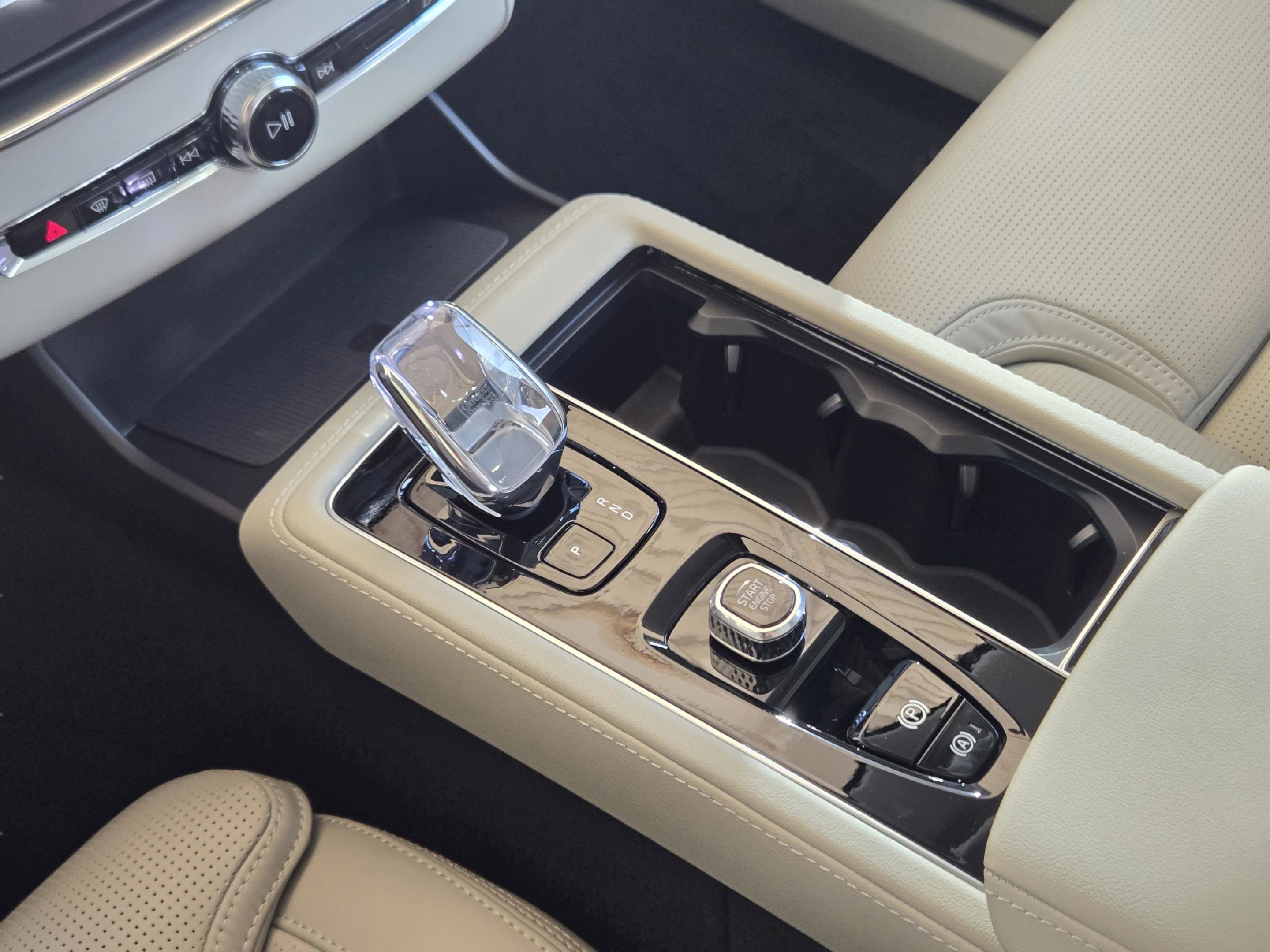 New 2026 Volvo XC90 B5 Ultra w/ Protection Package Premier image 23