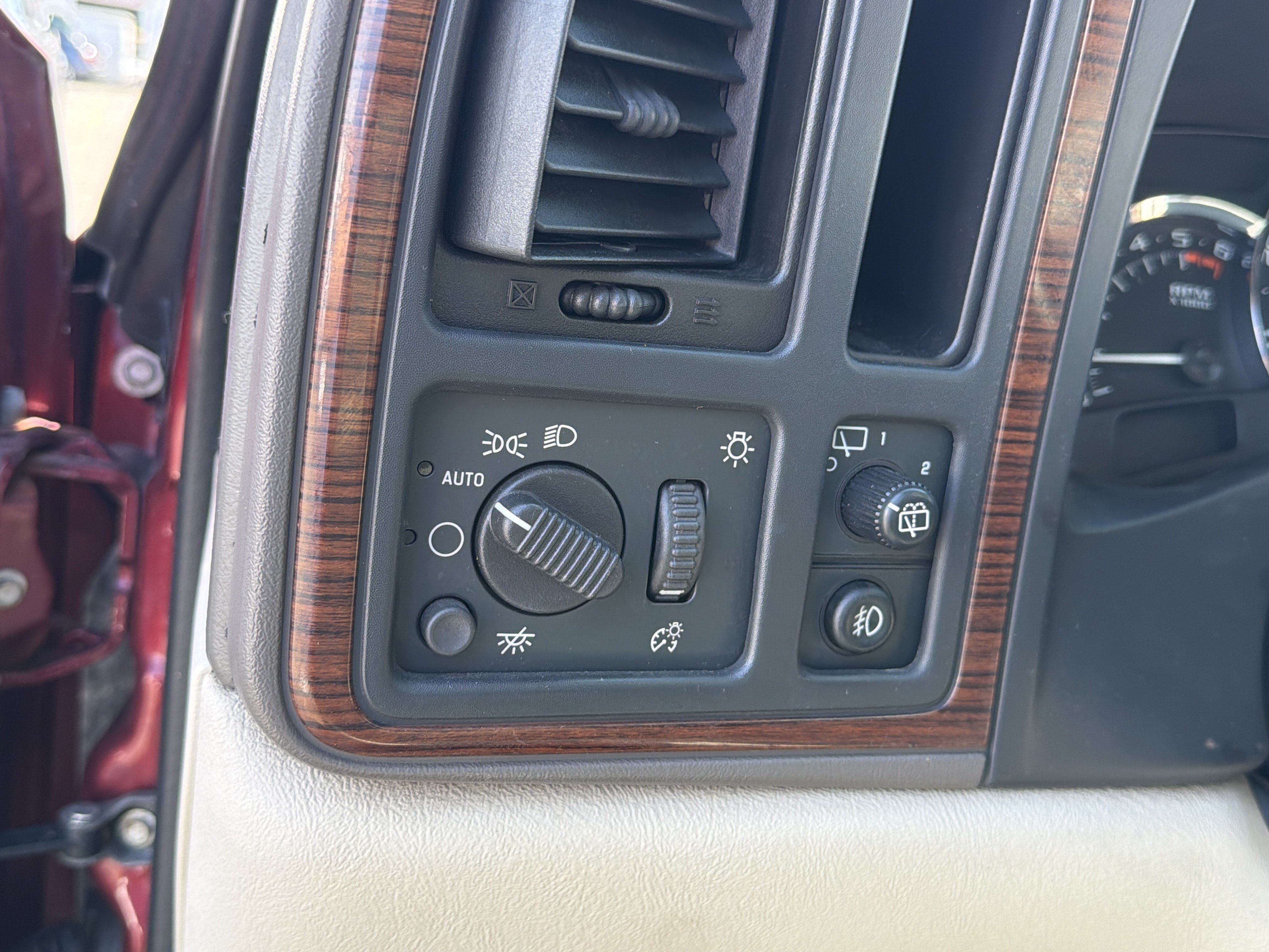 Used 2003 Cadillac Escalade AWD image 16