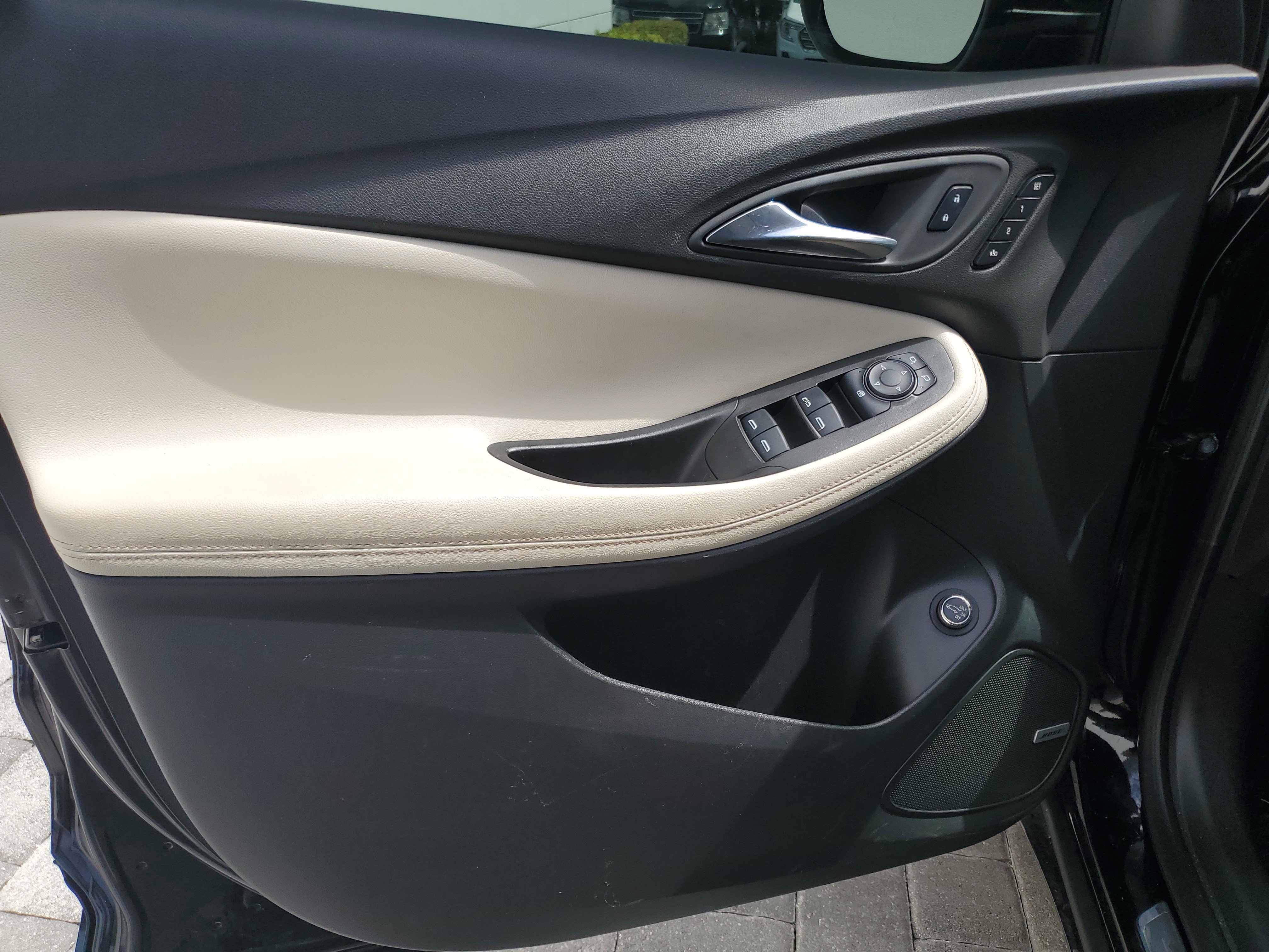 Used 2025 Buick Encore GX Avenir w/ Avenir Technology Package FWD image 10