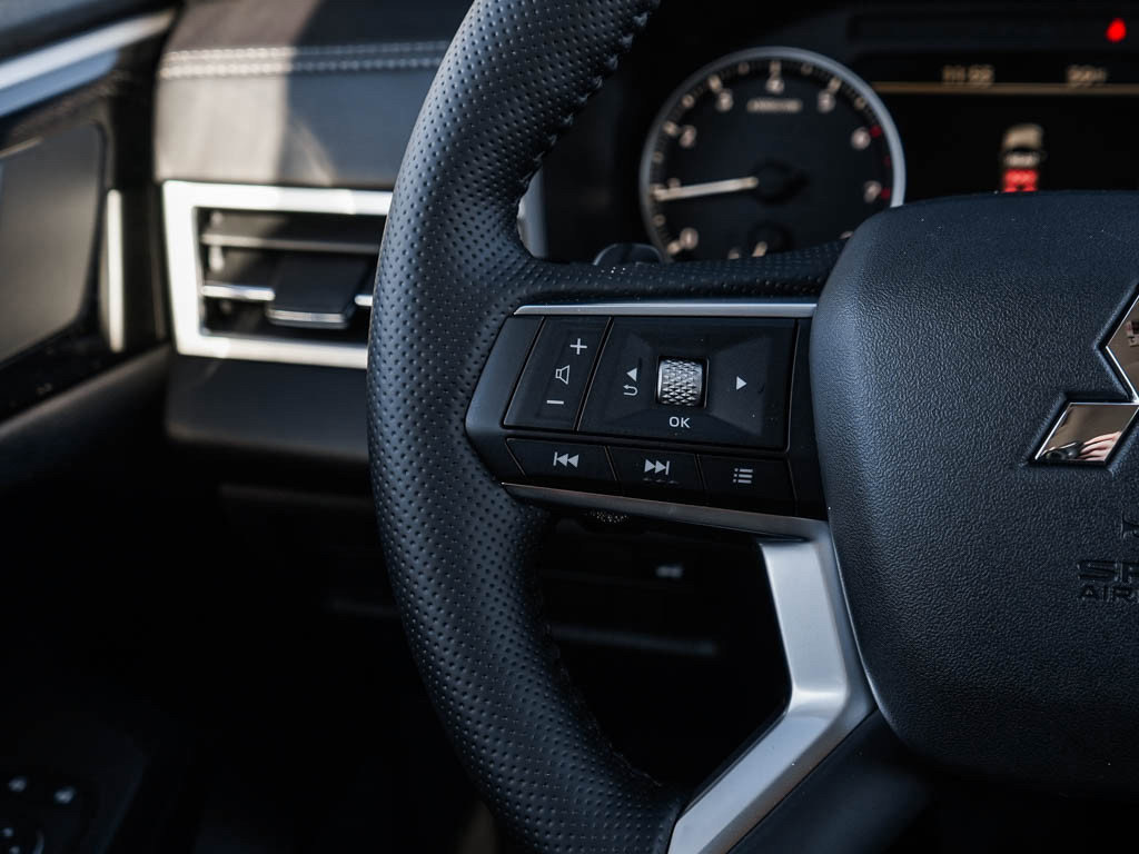 New 2026 Mitsubishi Outlander SE image 21