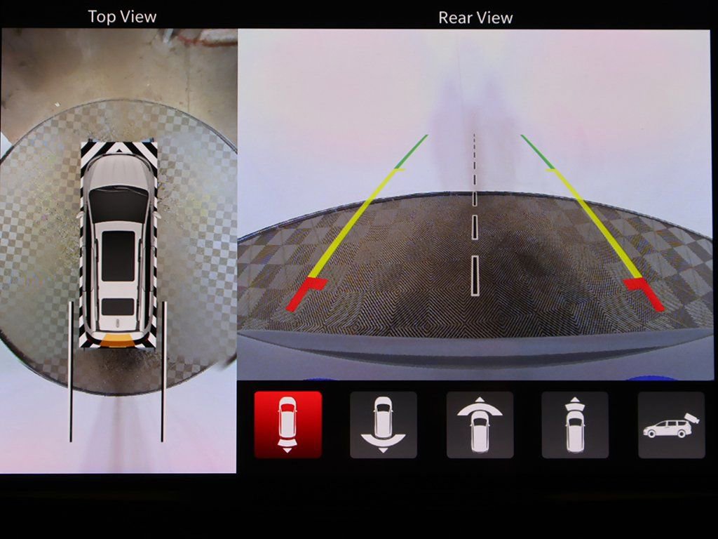 Used 2023 Chrysler Pacifica Limited w/ Uconnect Theater Family Group image 51