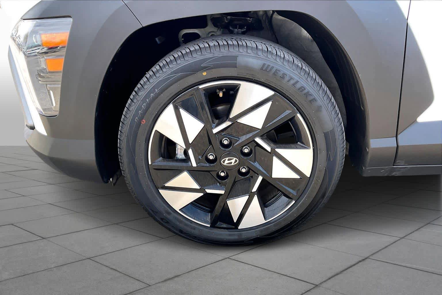 Used 2025 Hyundai Kona SEL FWD image 10