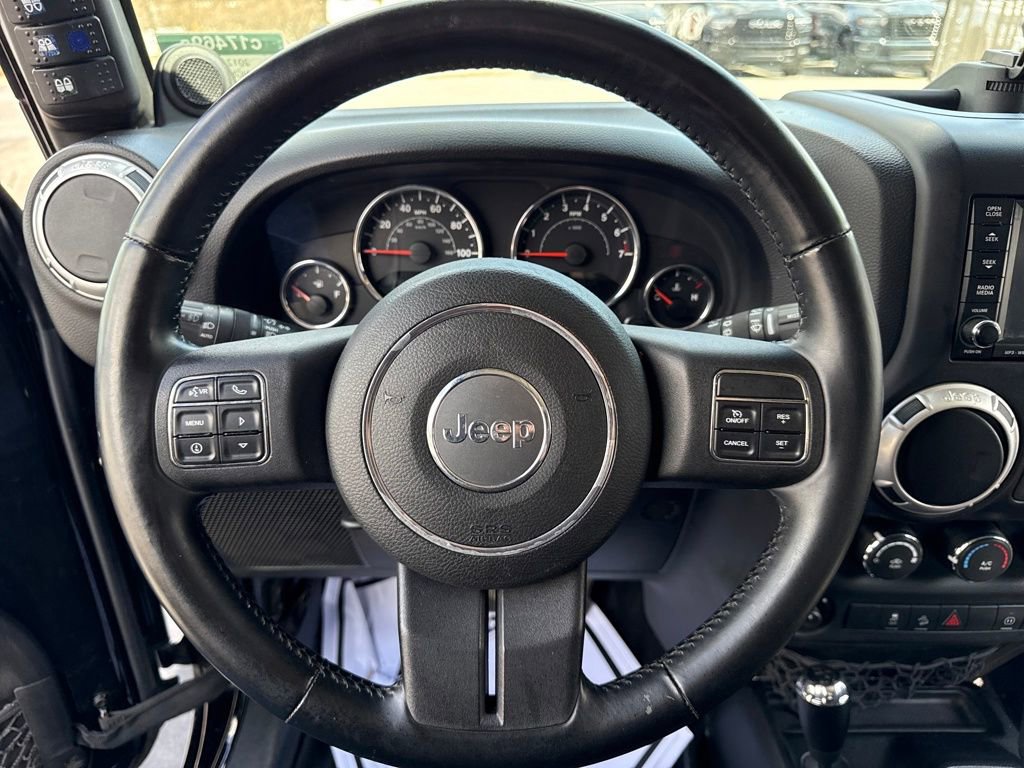 Used 2012 Jeep Wrangler Unlimited Rubicon w/ Dual Top Group image 18