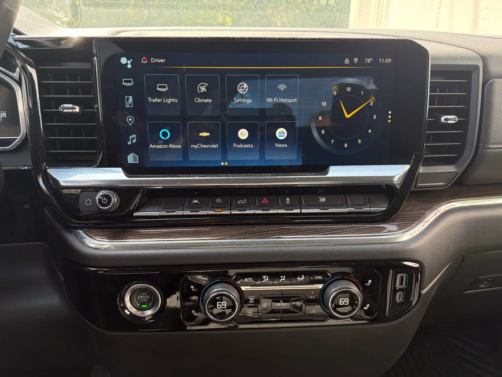 Used 2024 Chevrolet Silverado 1500 LT AWD/4WD image 28
