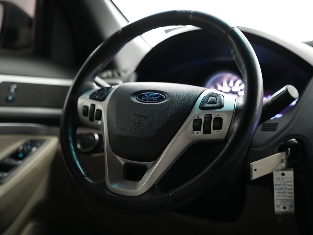 Used 2013 Ford Explorer XLT image 11
