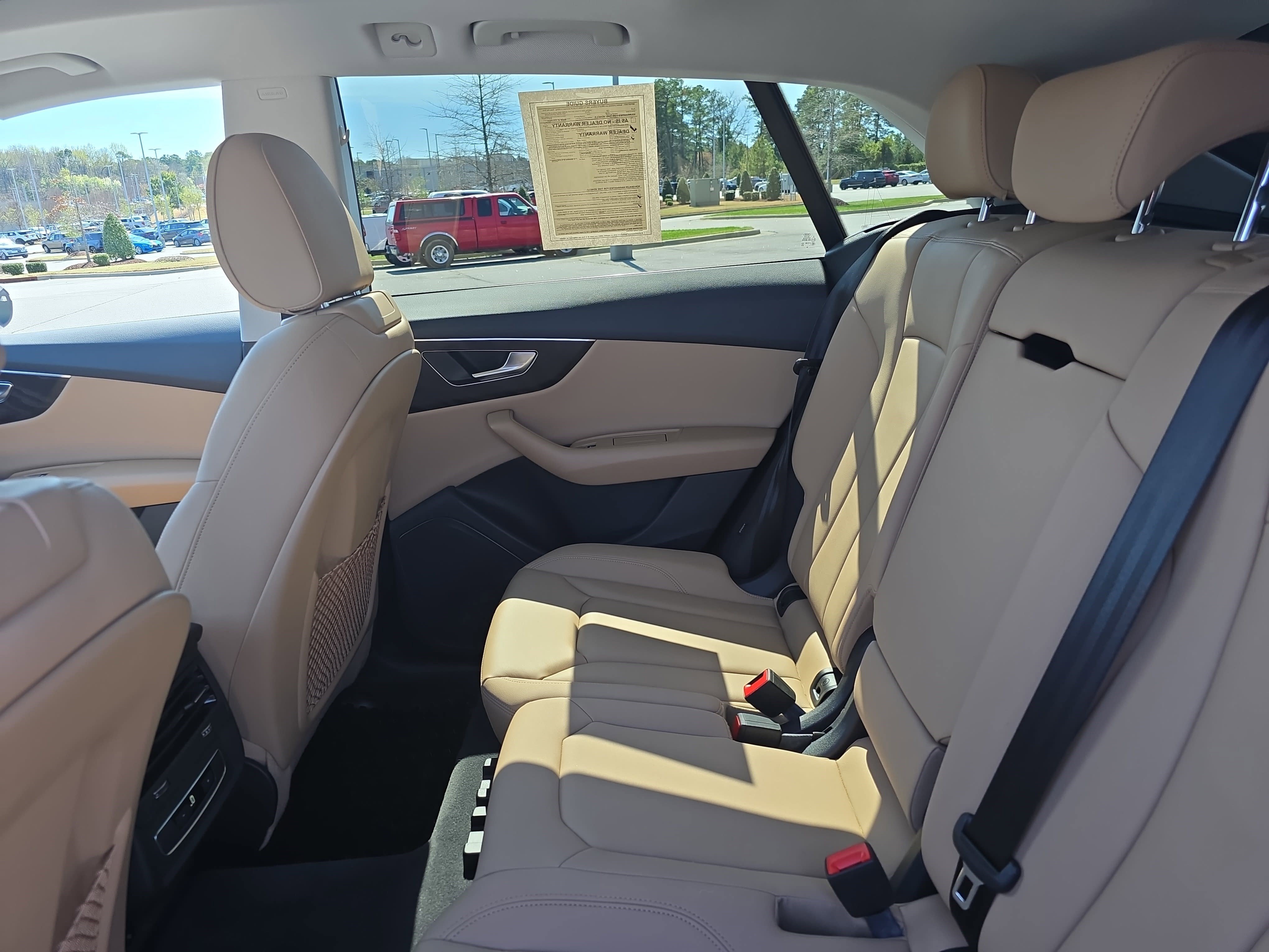 Used 2023 Audi Q8 Premium image 13